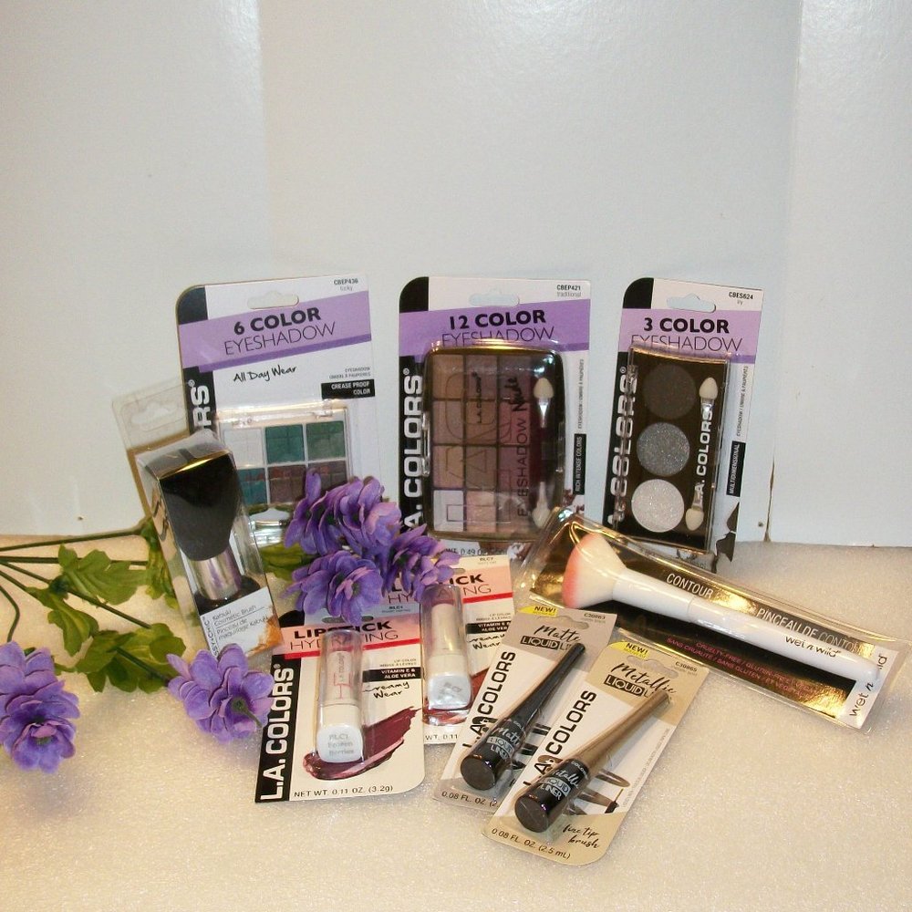 NEW 9 Piece Makeup + Brush Bundle  Eyeshadow Liner